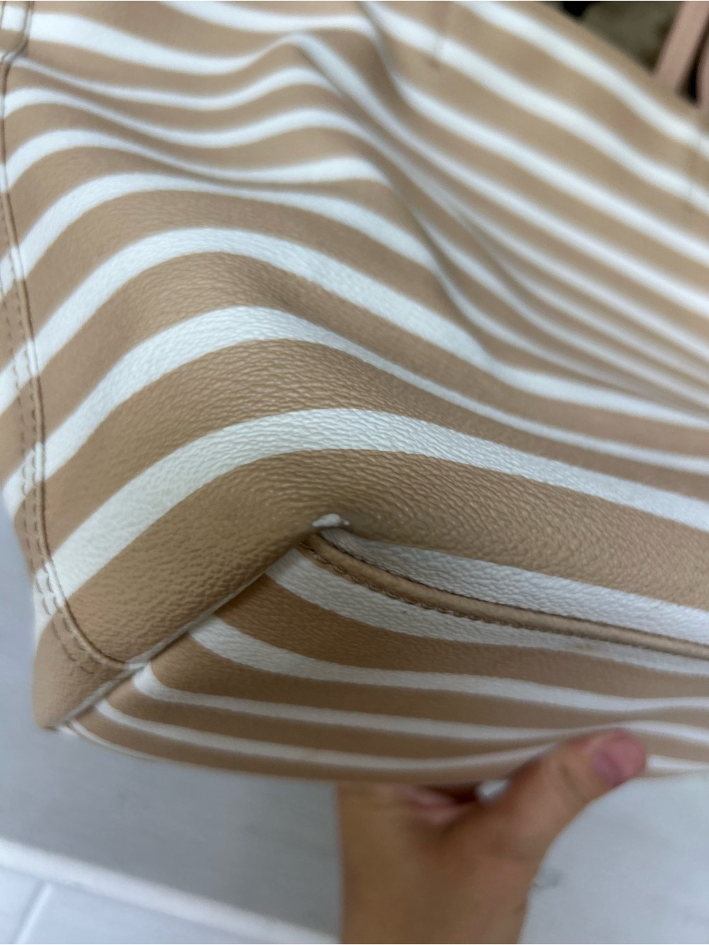 Kate Spade New York Hyde Lane Stripe Riley Tote Beige Cream Shoulder Bag - Picture 15 of 16